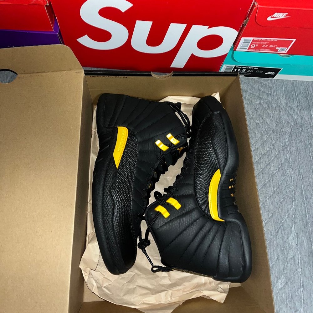 Jordan 12 retro black taxi size 8.5m